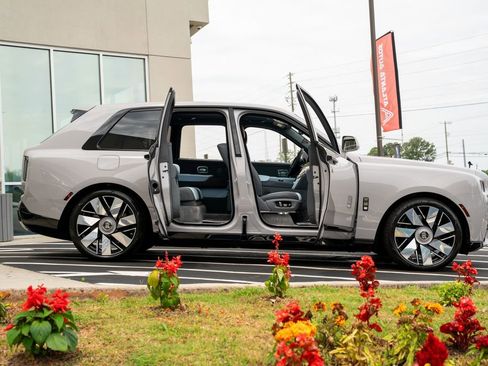 Used 2025 Rolls-Royce Cullinan AWD/4WD image 12