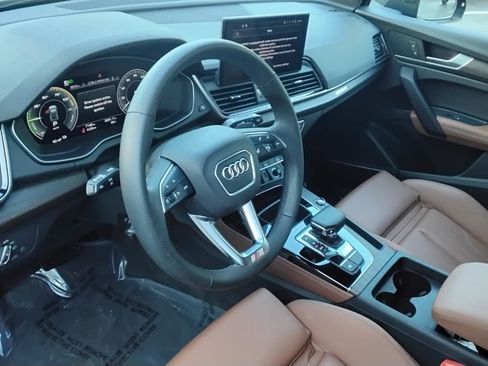Certified 2025 Audi Q5 e Premium Plus image 17