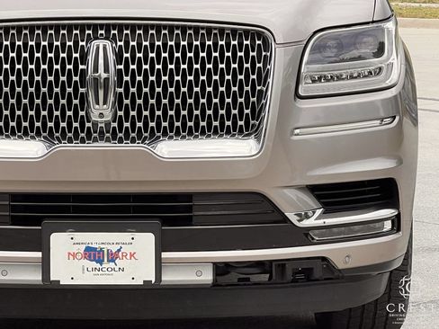 Used 2018 Lincoln Navigator Reserve AWD/4WD image 8