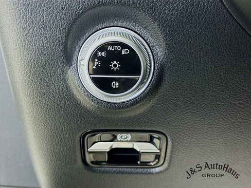 Used 2023 Mercedes-Benz C 300 Sedan image 10