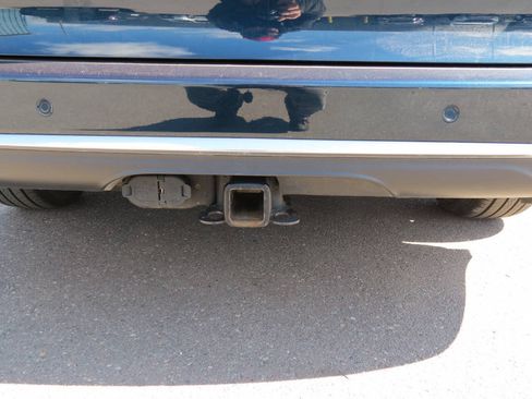 Used 2024 Chrysler Pacifica Limited w/ Trailer Tow Group FWD image 8