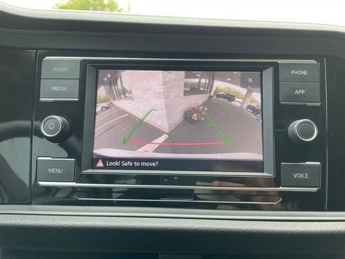 Used 2023 Volkswagen Jetta SE w/ Panoramic Sunroof Package FWD image 20