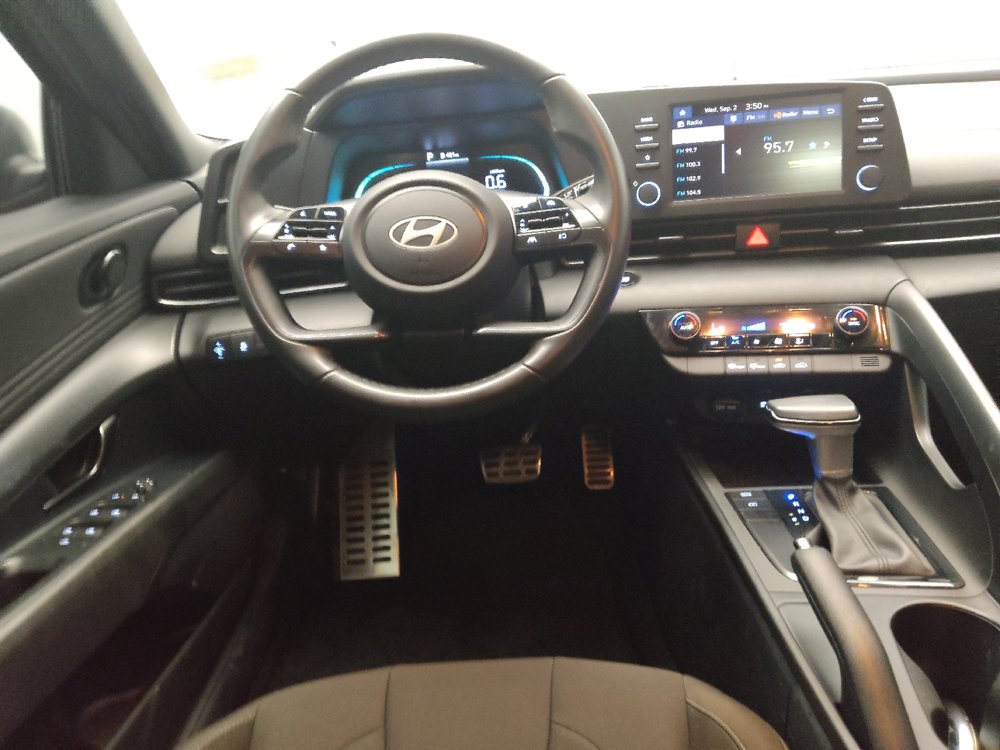 Used 2025 Hyundai Elantra Sport FWD image 22
