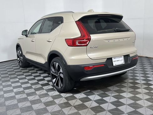 Certified 2025 Volvo XC40 B5 Plus w/ Protection Package Premier image 8