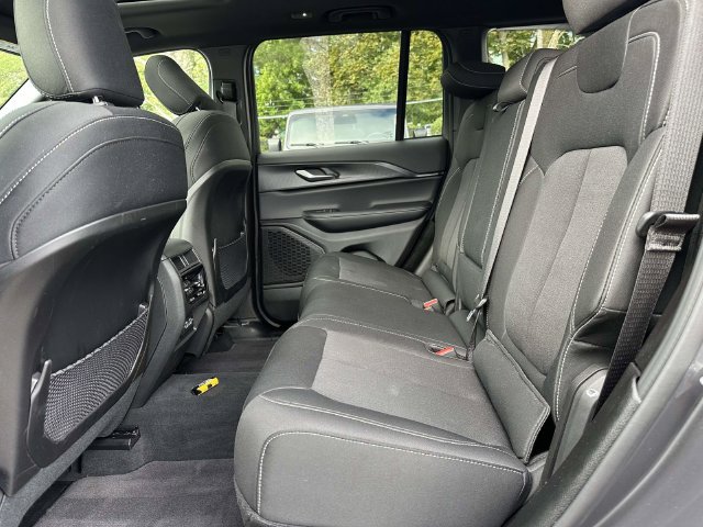 Certified 2025 Jeep Grand Cherokee Laredo X w/ Luxury Tech Group I AWD/4WD image 20