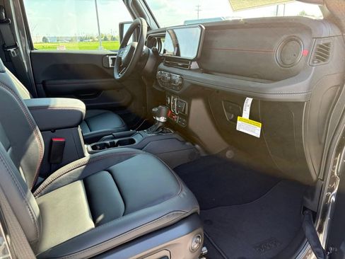 New 2026 Jeep Gladiator Rubicon w/ Steel Power Dome Hood Package AWD/4WD image 14