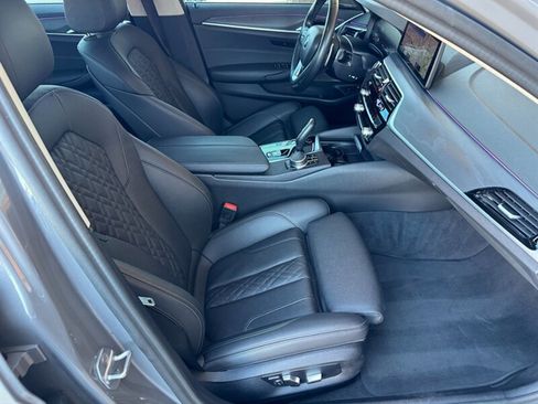 Used 2022 BMW 530e xDrive 530e xDrive w/ Premium Package image 13