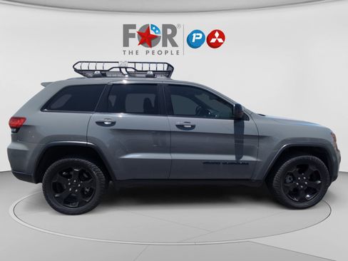 Used 2020 Jeep Grand Cherokee Laredo AWD/4WD image 6