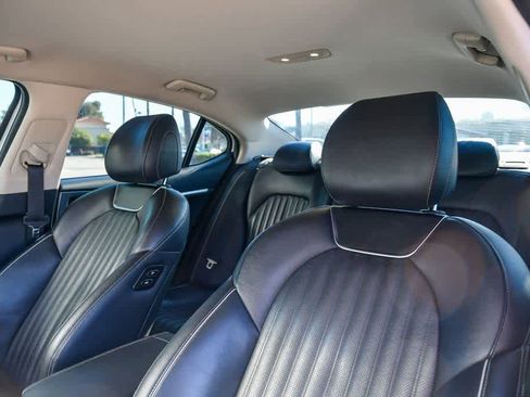 Used 2022 Genesis G70 3.3T image 18