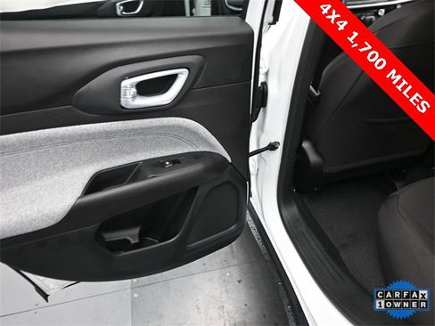 Used 2025 Jeep Compass Sport image 19