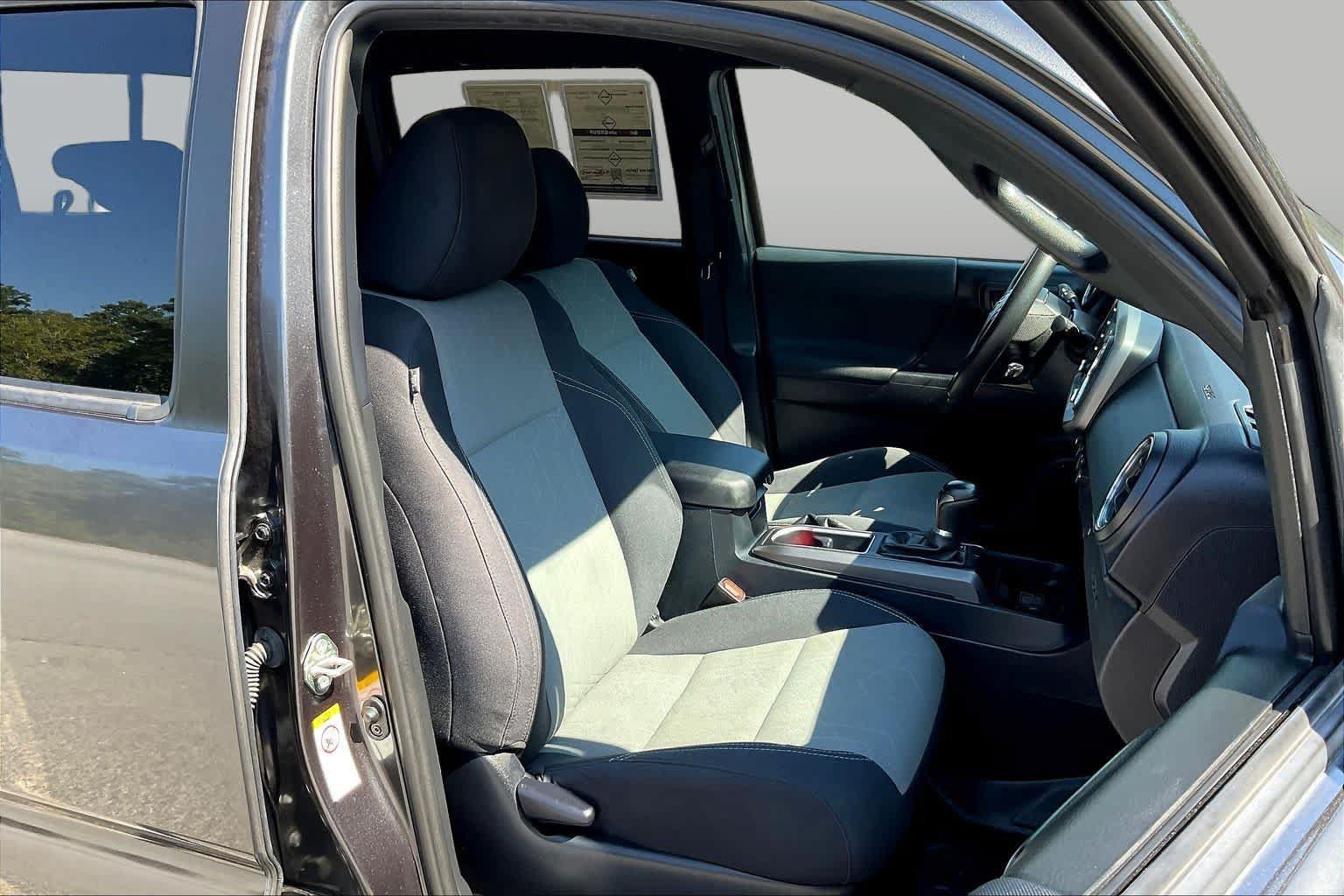 Used 2020 Toyota Tacoma TRD Sport AWD/4WD image 9