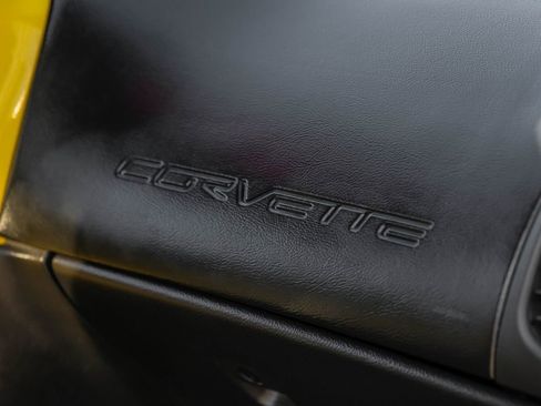 Used 2006 Chevrolet Corvette Coupe image 21