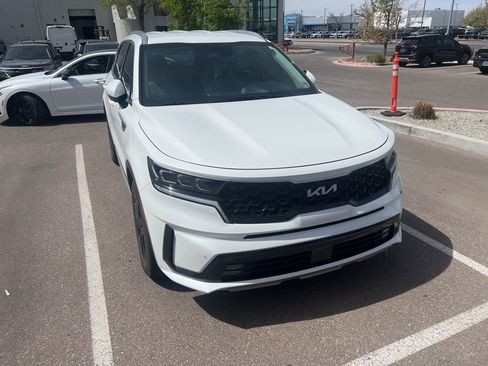 Used 2022 Kia Sorento SX image 3
