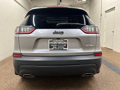 Used 2021 Jeep Cherokee Latitude Lux w/ Sun & Sound Group FWD image 3