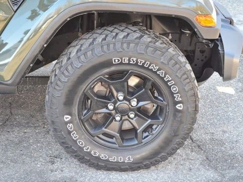 Used 2021 Jeep Gladiator Willys image 10