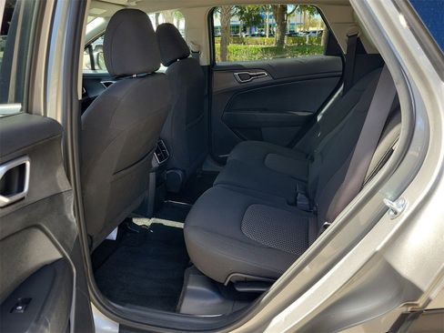 Used 2025 Kia Sportage LX image 9