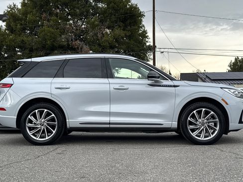 Used 2025 Lincoln Corsair Grand Touring w/ Equipment Group 301A image 3