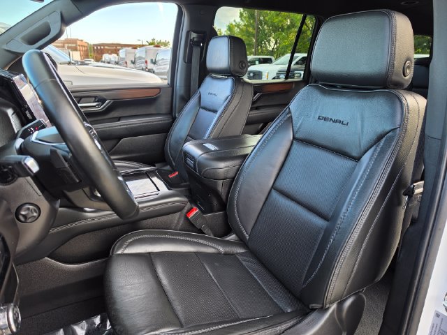 Used 2025 GMC Yukon XL Denali AWD/4WD image 14