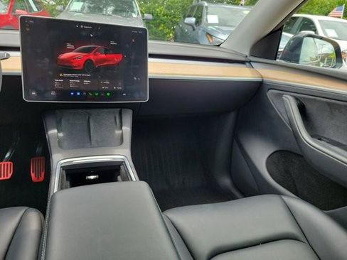 Used 2024 Tesla Model Y Performance AWD/4WD image 17