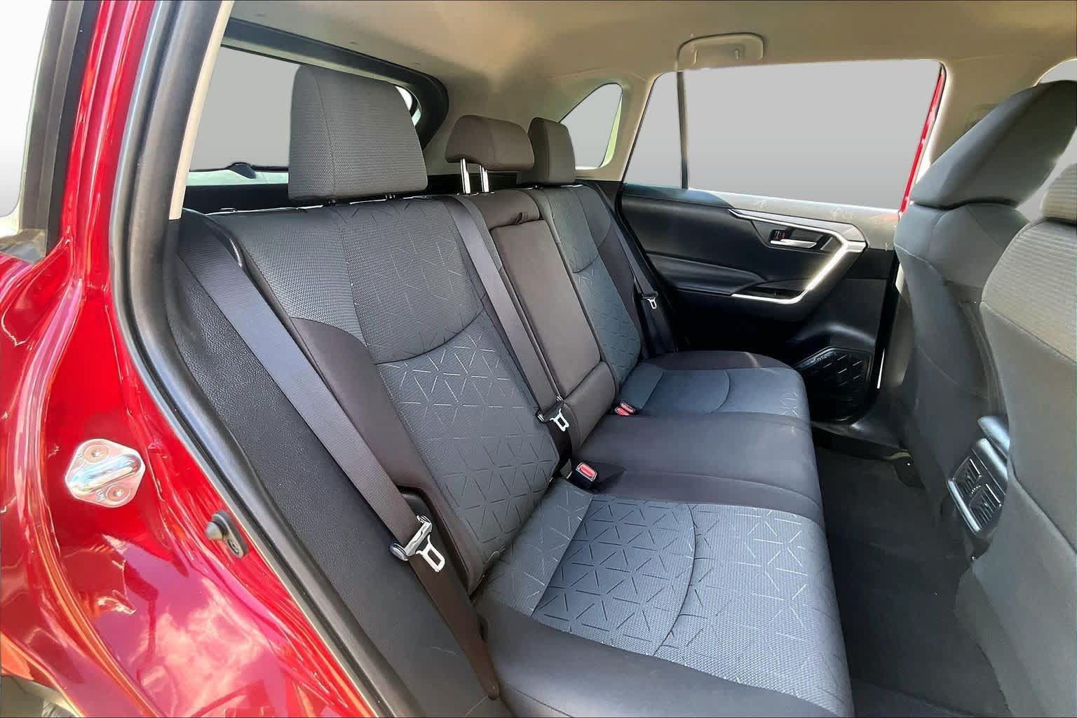Used 2025 Toyota RAV4 XLE FWD image 18