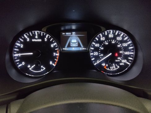 Used 2018 Nissan Pathfinder S image 23