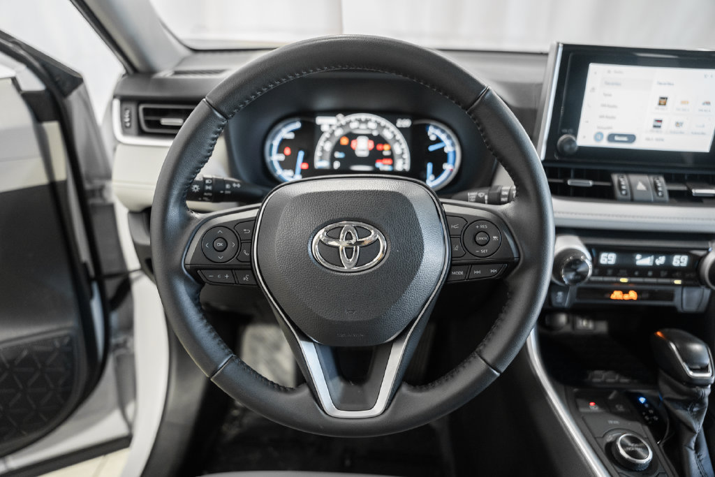 Certified 2025 Toyota RAV4 XLE Premium AWD/4WD image 29