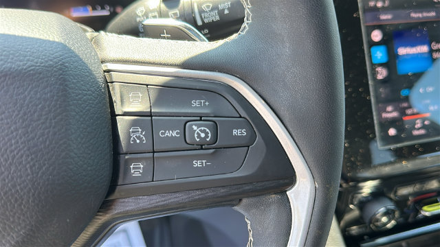 Used 2023 Jeep Grand Cherokee L Laredo AWD/4WD image 14