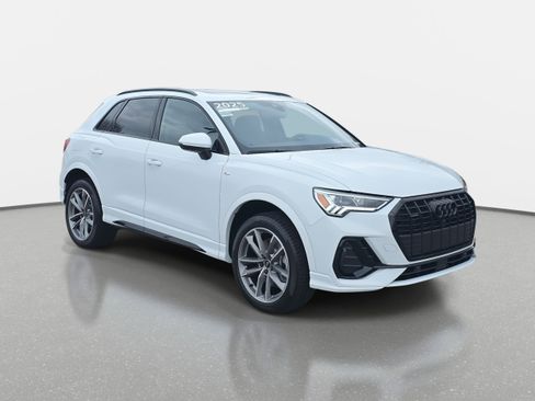 Certified 2025 Audi Q3 2.0T Premium w/ Convenience Package image 3