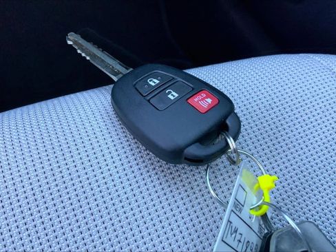 Used 2026 Toyota Corolla Cross L image 13