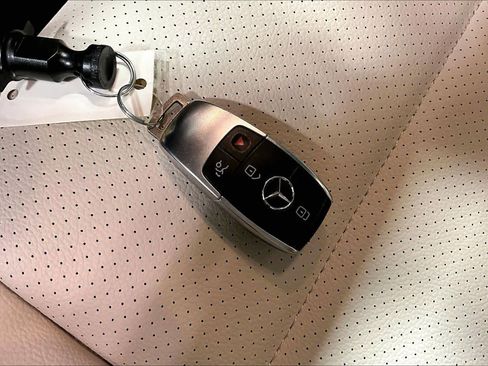 Used 2022 Mercedes-Benz GLS 450 4MATIC image 15