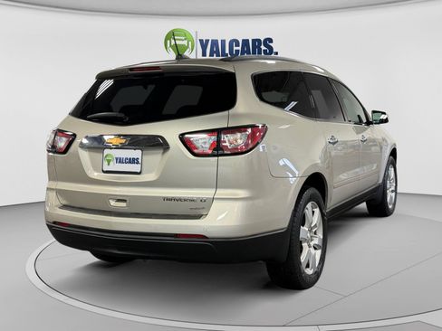 Used 2016 Chevrolet Traverse LT w/ Style and Technology Package FWD image 5