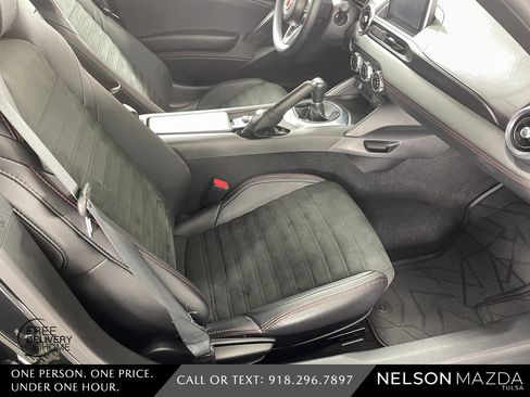 Used 2017 FIAT 124 Spider Abarth image 32