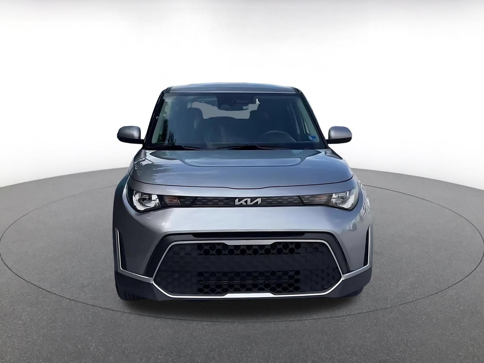 Used 2025 Kia Soul LX w/ LX Technology Package FWD image 4