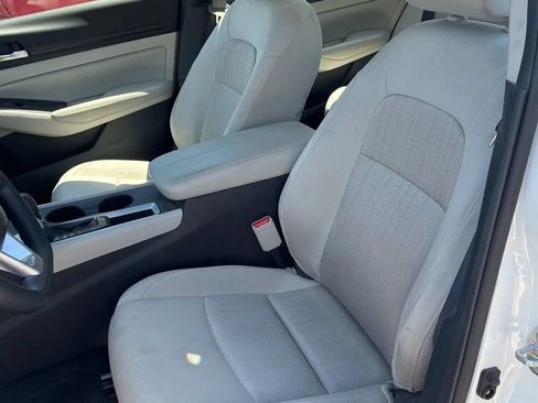 Used 2025 Nissan Altima 2.5 SV FWD image 8