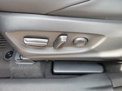 Used 2025 Toyota Corolla Cross AWD Hybrid image 18