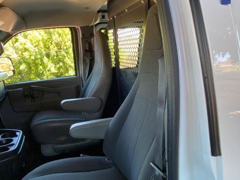 Used 2025 Chevrolet Express 2500 w/ Driver Convenience Package RWD image 28