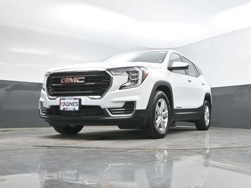 Used 2024 GMC Terrain SLE FWD image 36