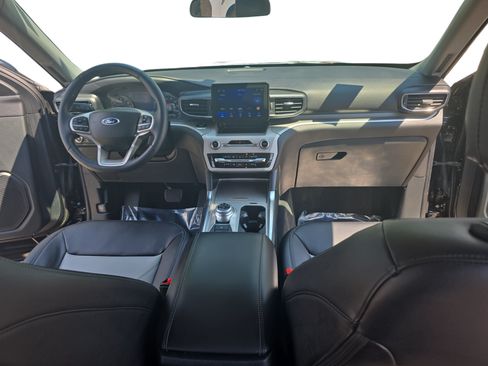 Used 2023 Ford Explorer XLT w/ Equipment Group 202A AWD/4WD image 9