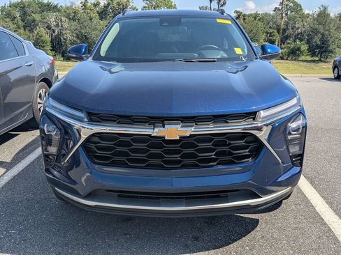 Used 2024 Chevrolet Trax LT w/ LT Convenience Package FWD image 2