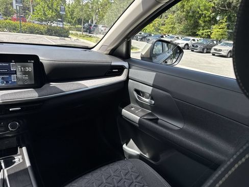 Used 2025 Nissan Kicks SV FWD image 15