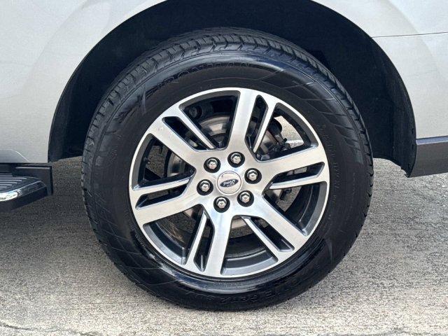 Used 2023 Ford Expedition Limited AWD/4WD image 6