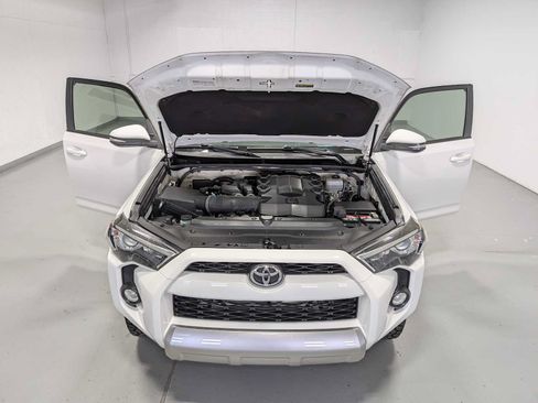 Used 2018 Toyota 4Runner TRD Off-Road Premium AWD/4WD image 14