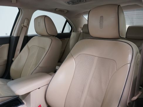 Used 2010 Lincoln MKZ image 10