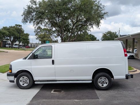 Used 2024 GMC Savana 2500 w/ Driver Convenience Package RWD image 8