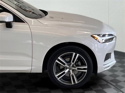 Used 2021 Volvo XC60 T5 Momentum w/ Premium Package image 10