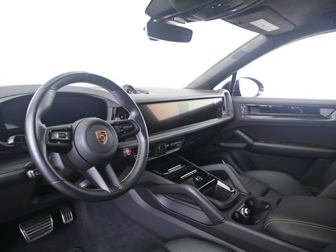 Certified 2024 Porsche Cayenne Turbo GT AWD/4WD image 4