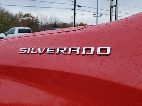 Used 2020 Chevrolet Silverado 1500 Custom w/ Custom Value Package image 6