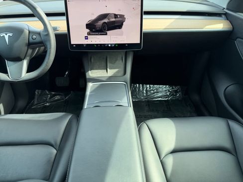 Used 2022 Tesla Model Y Long Range image 16