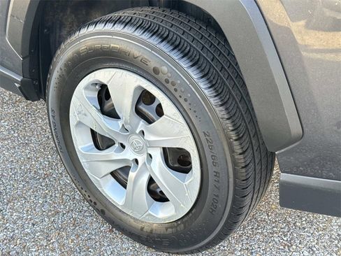 Used 2019 Toyota RAV4 LE image 5