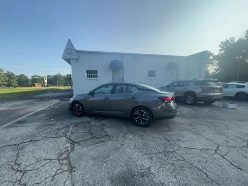 Used 2025 Nissan Sentra SV FWD image 16